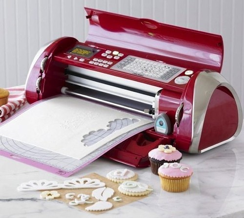 Cricut cake decorating cutting - cake,