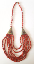 Ancien collier berbère, orientale en perles de corail.
