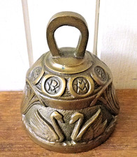 Ancienne cloche bronze. Cygnes et lettres gravés