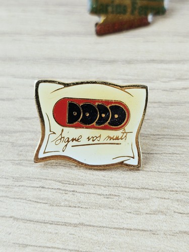 Pin pins - pin's, pin's