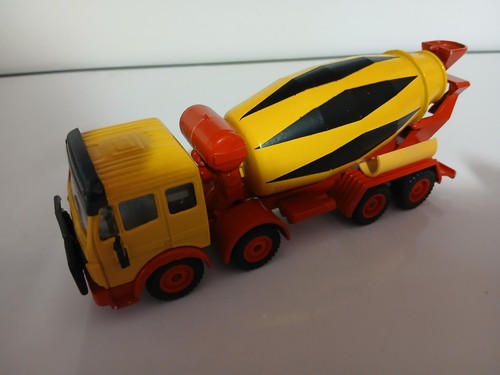 Camion toupie beton mercedes - beton,