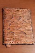 Ancien protège-livre/protège cahier en cuir (peau de python) 15,5 cm  X 21 cm