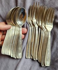 François FRIONNET 12 cuillères à café + 11 fourchettes à gâteau en métal argenté