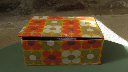 Boite avec bigoudis filet - boite,