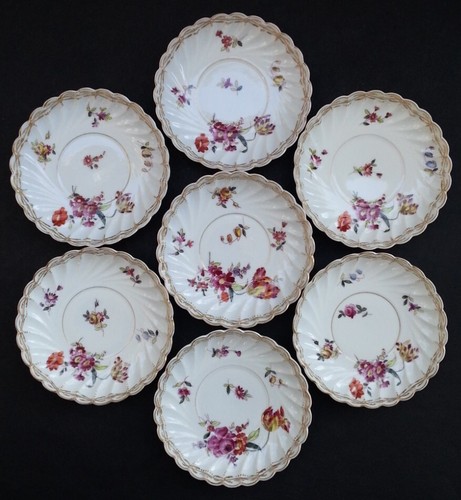 Belles anciennes soucoupes - belles,
