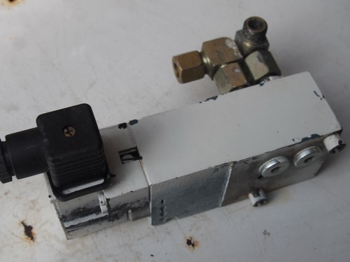 Pressostat hydraulique - a),