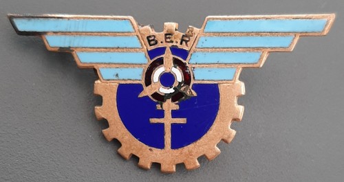 Insigne émail ber 1945 - insigne,