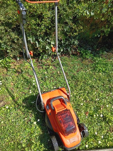 Tondeuse black decker - black, bcmw