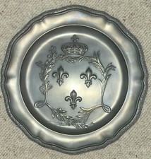 Assiette Etain d'Art couronne surmontant une fleur poinçonnée 