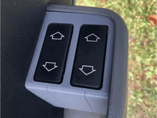 Cache lève-vitre électrique