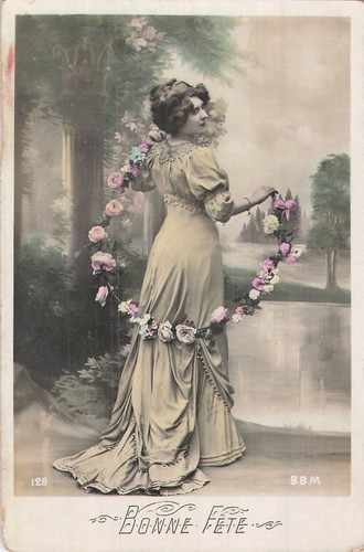 Bonne fete femme elegante - cp,