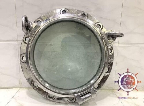 Fenêtre hublot antique