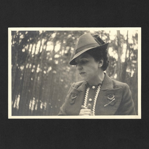 Portrait femme bois uniforme - portrait, femme,