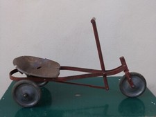 Ancien tricycle enfant à traction, en fer, roues pleines, vintage
