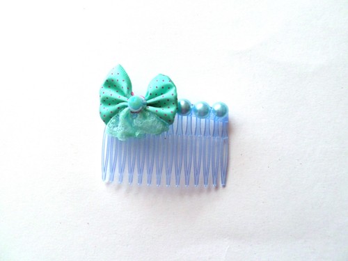 Peigne accessoire de - -, cheveux