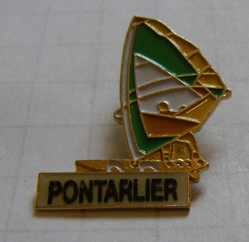 Pin planche voile - pin's,