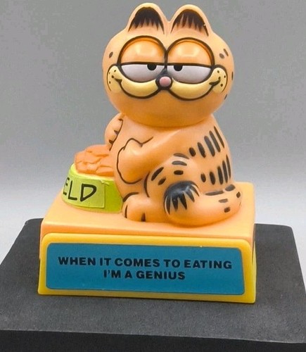 Garfield blinking statue 1981 - blinking,