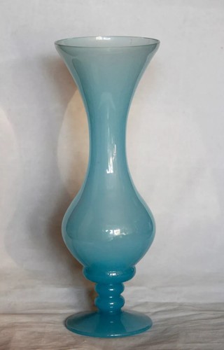 Opaline bleue italienne vase