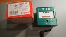 LEGRAND 38047 - Déclencheur manuel issue de secours - saillie - à réarmement