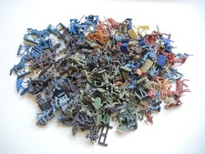 LOT FIGURINES SOLDATS VINTAGE 1/72 ATLANTIC AIRFIX ITALERI ETC...