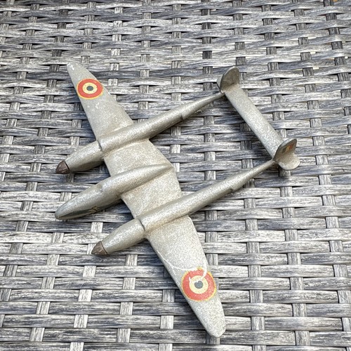 Avion militaire miniature