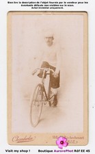 HOMME, CYCLISTE SUR SON VÉLO