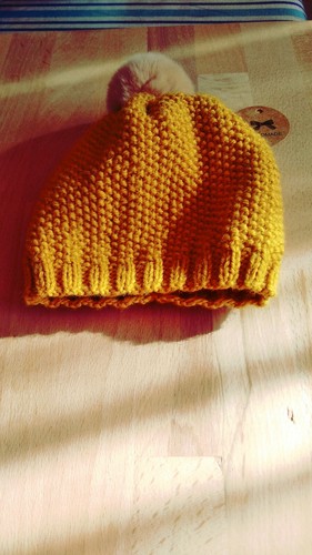 Bonnet naissance tricoté - , main