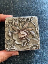 Boîte à brilliantine  art