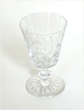 VERRES EN CRISTAL   5 VERRES    MEME  MODELE   CRISTALLERIE  DE LORRAINE