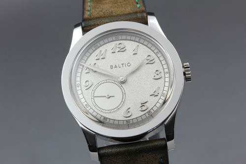 Avec boîte montre - [avec, boîte]