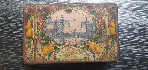 Ancienne boîte fer à - boîte, en