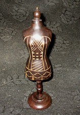 Petite sculpture ethnique de buste de femme en bois – Mannequin pour poupée