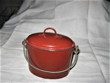 petite gamelle ovale ancienne émaillée rouge, intérieur  blanc - SAINT SERVAIS