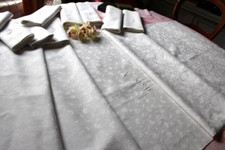 Service de table ancien en damassé - Nappe et 9 serviettes TB / 243614