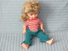 BELLE POUPÉE BELLA Années 80 - Avec vétements.