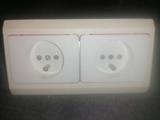 Double Prise avec terre horizontal model NIKO blanc/beigne