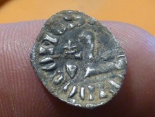 TRES ANCIENNE MONNAIE ROYALE - OBOLE MEDIEVALE (ARGENT) - A REPERTORIER ! 0,37gr