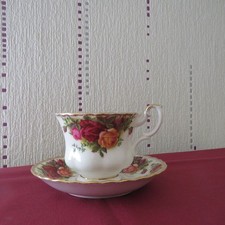 1 tasse a thé  en porcelaine