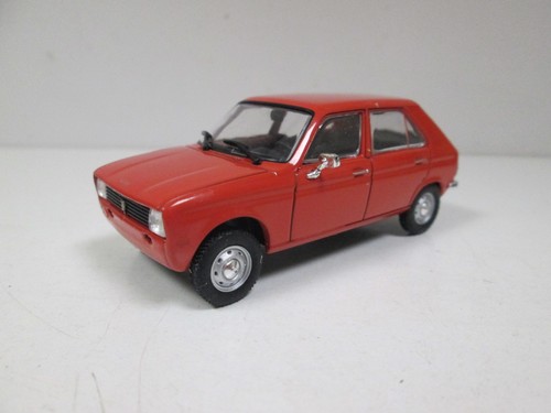 Peugeot 104 berline rouge red - berline,