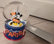 SNOW GLOBE / Boule à neige /