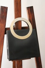 Dior sac à main en cuir noir et métal doré vintage