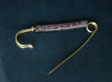 Epingle pour kilt laiton et cuir