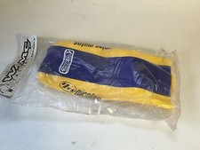 UNE HOUSSE DE SELLE NEUVE JAUNE ET VIOLET YAMAHA YZ 2003 MARQUE WAMC