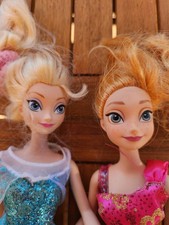 LA REINE DES NEIGES 1 lot poupées Anna et Elsa musicales et illuminées "RARE"