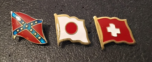 Pin lot 3 drapeaux - de,