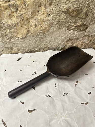 Pelle ancienne fonte fer - en,
