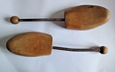 Paire d'embauchoirs en bois pour chaussures   43/44