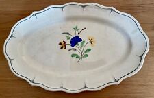 Un plat ovale en faience de salins .Décor floral .