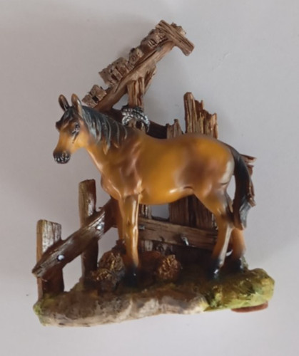 Statuette cheval résine - , avec