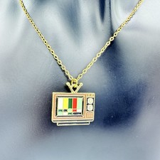 Collier Doré Avec Pendentif